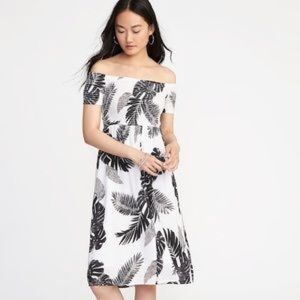 Old navy leaf dress